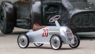 Rutschautos und Tretautos