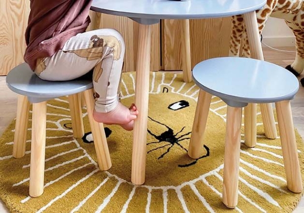 runder Kindertisch + Stühle grau
