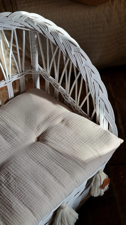 Rattan Kindersessel weiß mit Truhe