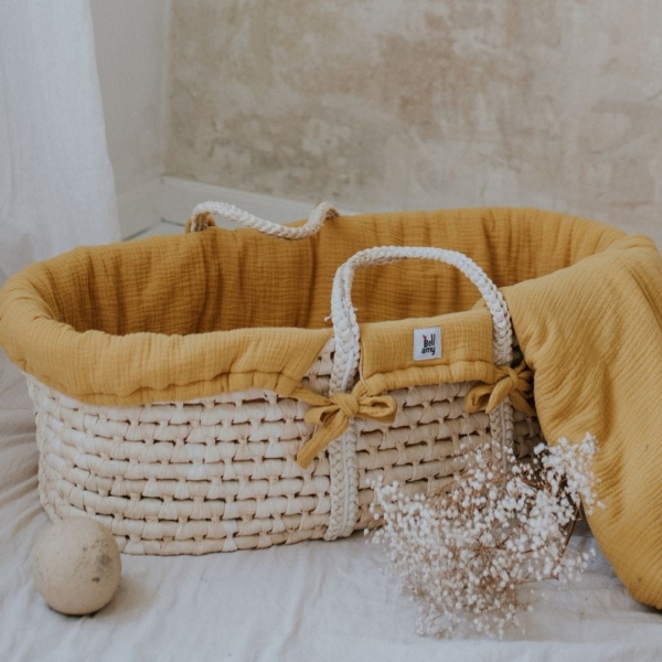 Moseskorb Meeko mit Matratze, Ständer und Textilien Honey gelb