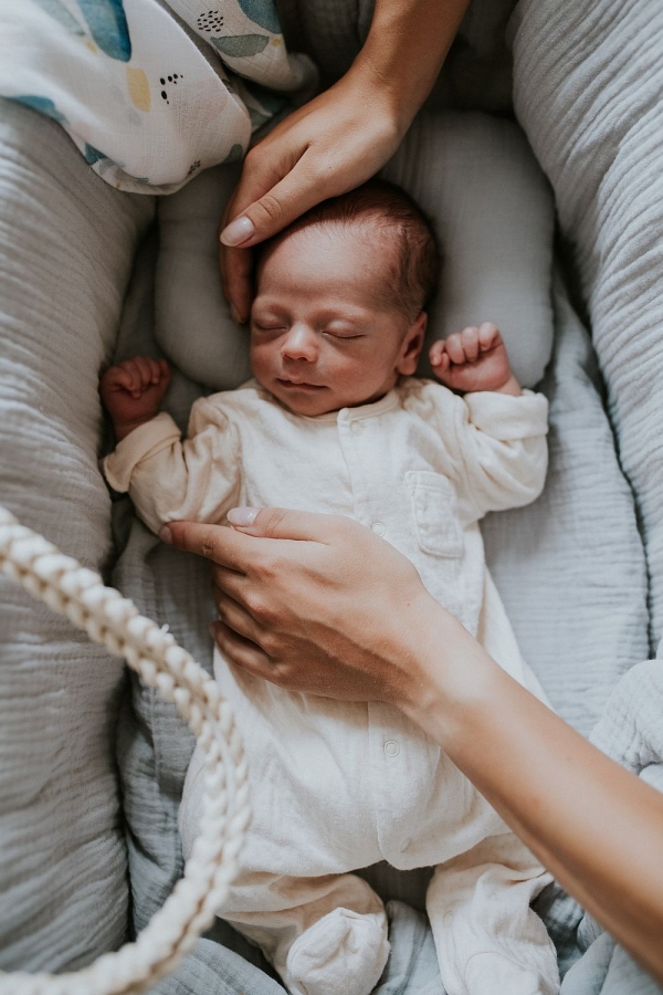 Moseskorb Meeko mit Matratze, Ständer und Textilien grau