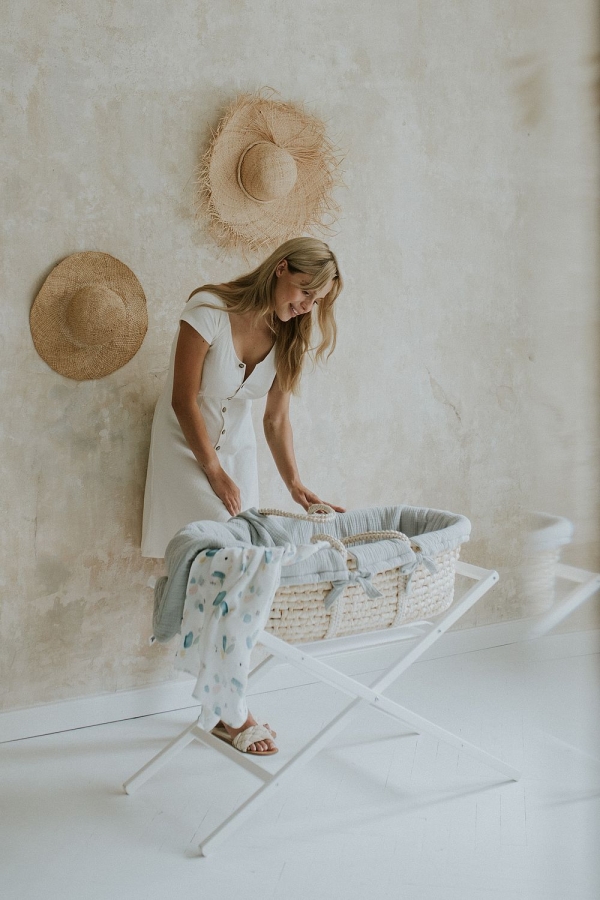 Moseskorb Meeko mit Matratze, Ständer und Textilien grau