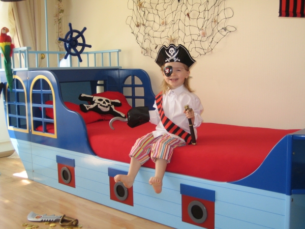 Piratenbett mit Schublade 70x160 cm