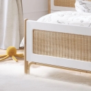 Theo Bebe Kinderbett Oceania Neige weiß-Rattan 90x200