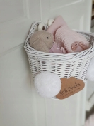 Rattan Wandkorb weiß Pompon