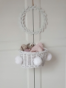 Rattan Wandkorb weiß Pompon