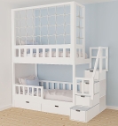 Hochbett mit Schutznetz und Treppe