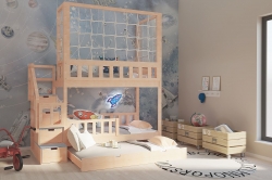 Hochbett mit Schutznetz und Treppe
