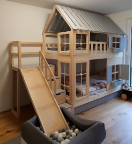 Hochbett Haus Liv mit Rutsche und Kletterwand